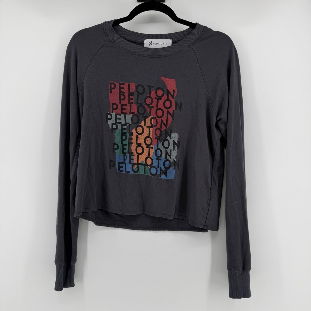 Peloton‎ Womens Medium Gray Graphic Long Sleeve Cropped Sweatshirt PL-MOFT201
